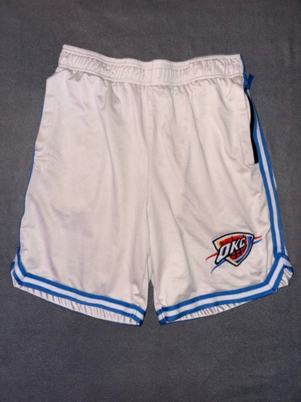 NBA Oklahoma City Thunder Basketball Shorts Youth Large Cream Zip Pocket Pull On